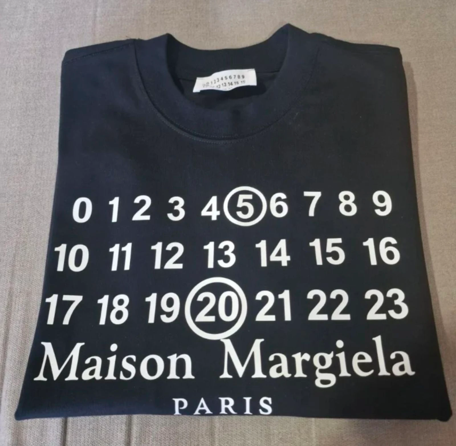 Camisola preta de manga comprida da MM6 Maison Margiela. Manga comprida.
Tamanho M – photo 2